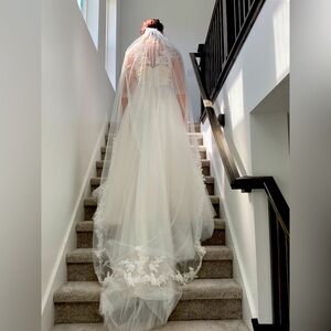 Brand New Lace Wedding Dress + Veil - Size 10